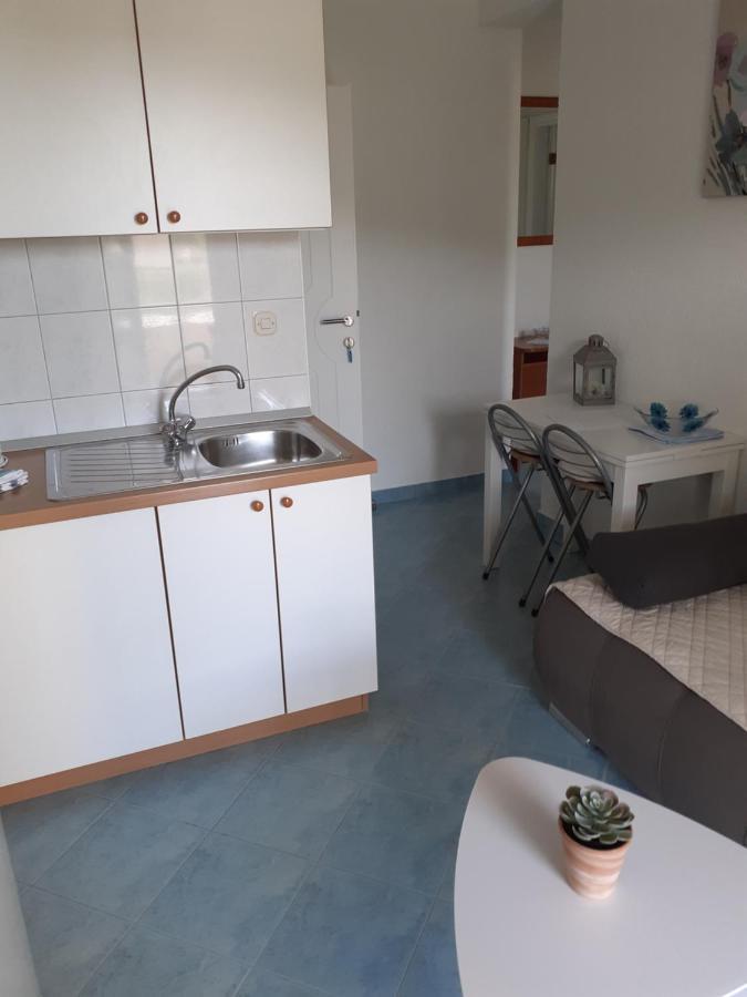 Apartments Lozina Drvenik  Bagian luar foto