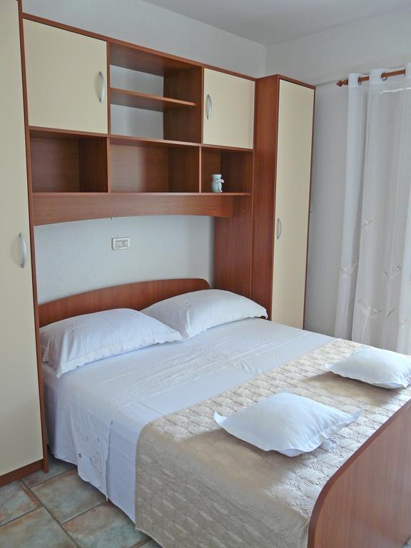 Apartments Lozina Drvenik  Ruang foto